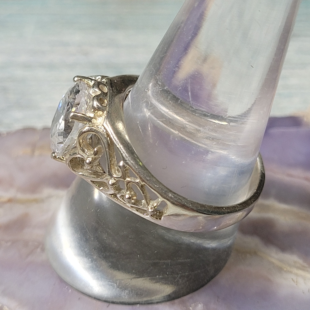 AVON Elegant Silver Women's Ring - Picture 8 of 9
